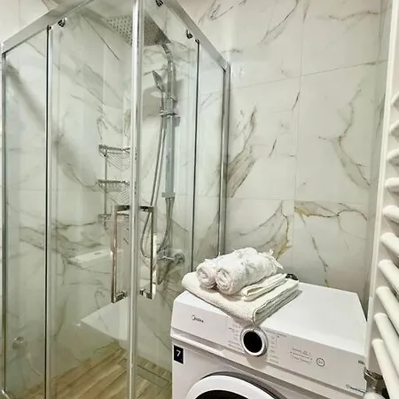 Ellis Oasis Apartment *